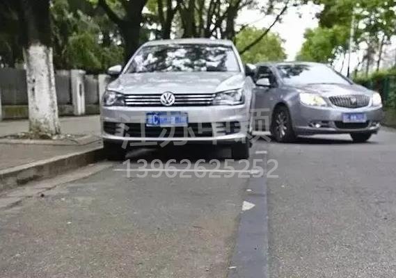 車停在車位也被貼處罰單子？交通警察：這三種停車方式也算違規(guī)！