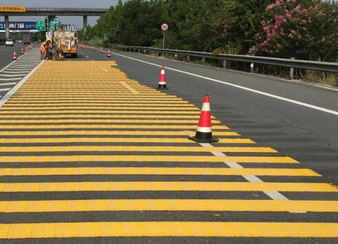 蘇州道路劃線廠家解讀振蕩標(biāo)線與道路標(biāo)線的區(qū)別在哪？